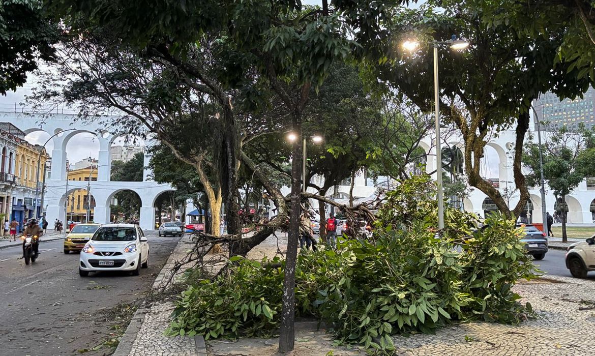 Ventania: moradores do Rio acordam sob alerta; saiba o que fazer