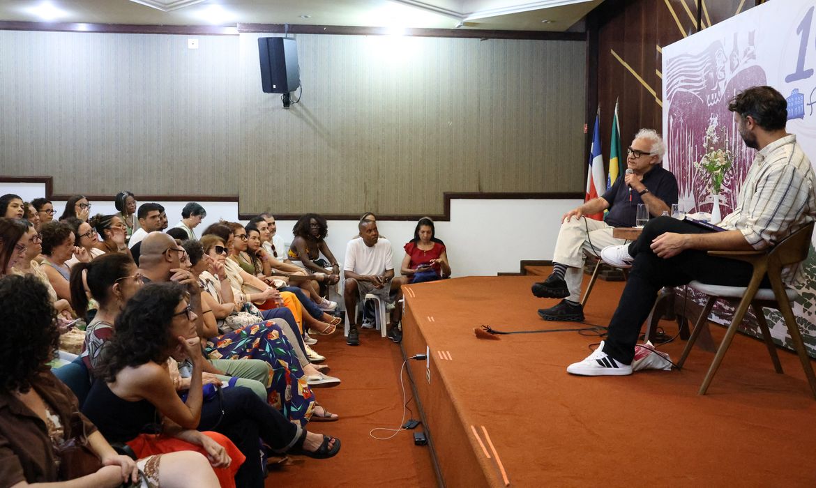 Memória é fundamental na literatura, diz escritor Milton Hatoum