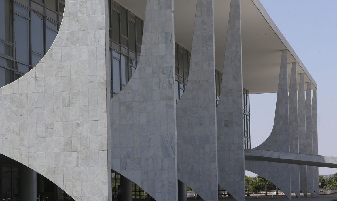 Governo abre processo de reciprocidade contra tarifas dos EUA