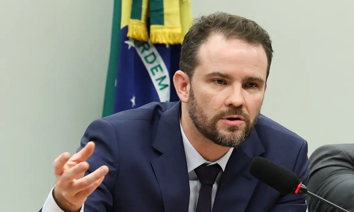 Durigan defende que Brasil deve ampliar comércio exterior