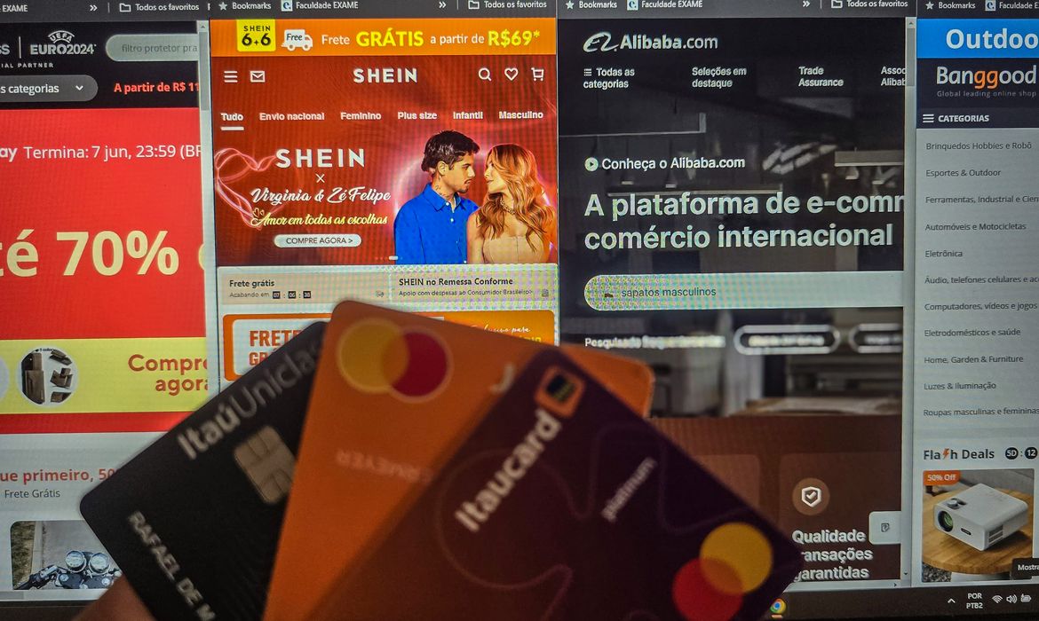 Governo fará esforço por fim da taxa das blusinhas, diz Durigan