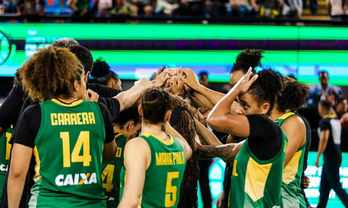 Brasil enfrenta Argentina por vaga no Pré-Olímpico de basquete