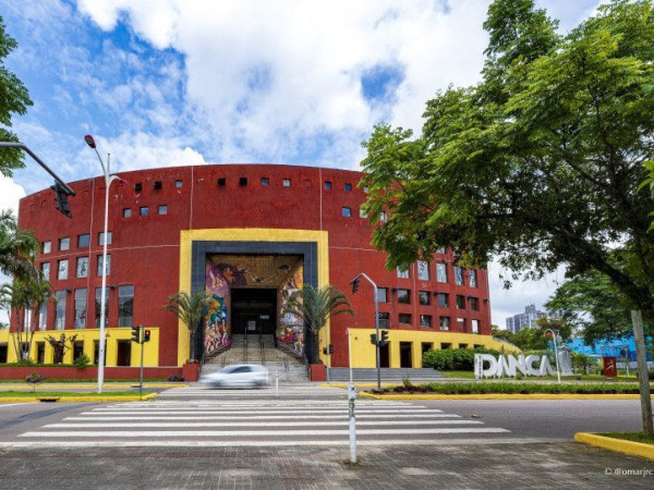O Centro de Eventos Cau Hansen &eacute; o polo do maior festival de dan&ccedil;a do mundo e sede da Escola do Teatro Bolshoi no Brasil.
Textos e fotos do livro a ser lan&ccedil;ado em breve: "Joinville, uma paix&atilde;o!"