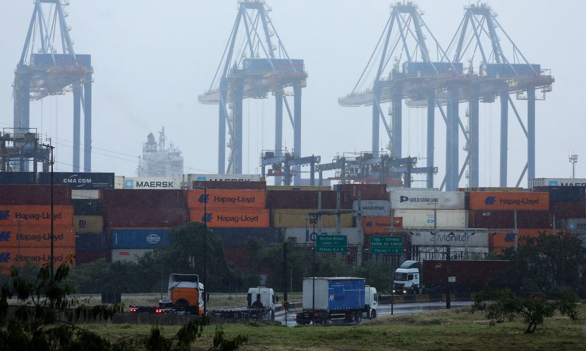 Empresas atingidas por tarifaço e guerras terão R$ 13,5 bi em crédito