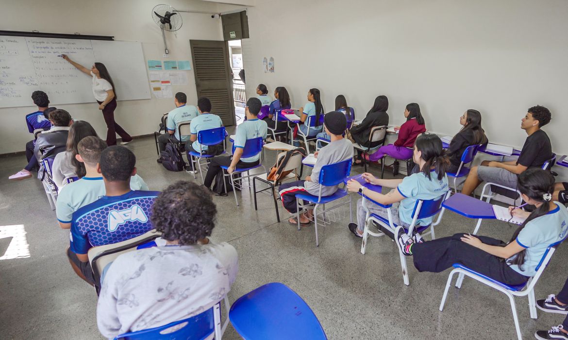 Pé-de-Meia começa a pagar quinta parcela de frequência nesta segunda