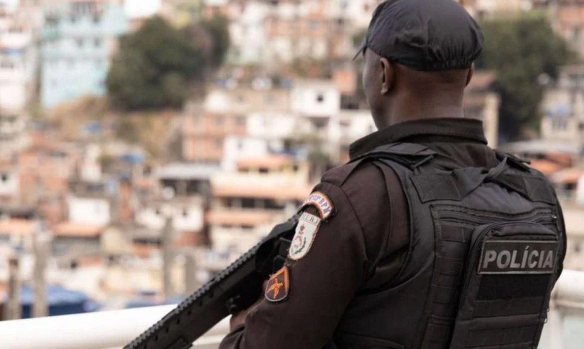 PM ocupa cinco comunidades do Complexo de Israel, no Rio
