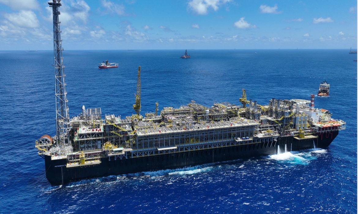 Justiça Federal suspende imposto de exportação de 12% sobre petróleo