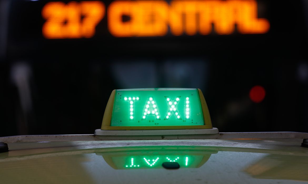 Teto de crédito para taxistas e motoristas de app sobe para R$ 200 mil