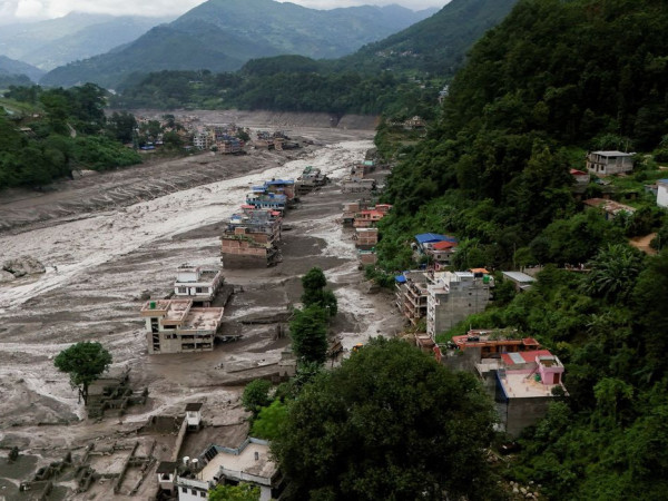Nepal monitora dois lagos; risco de enchentes persiste