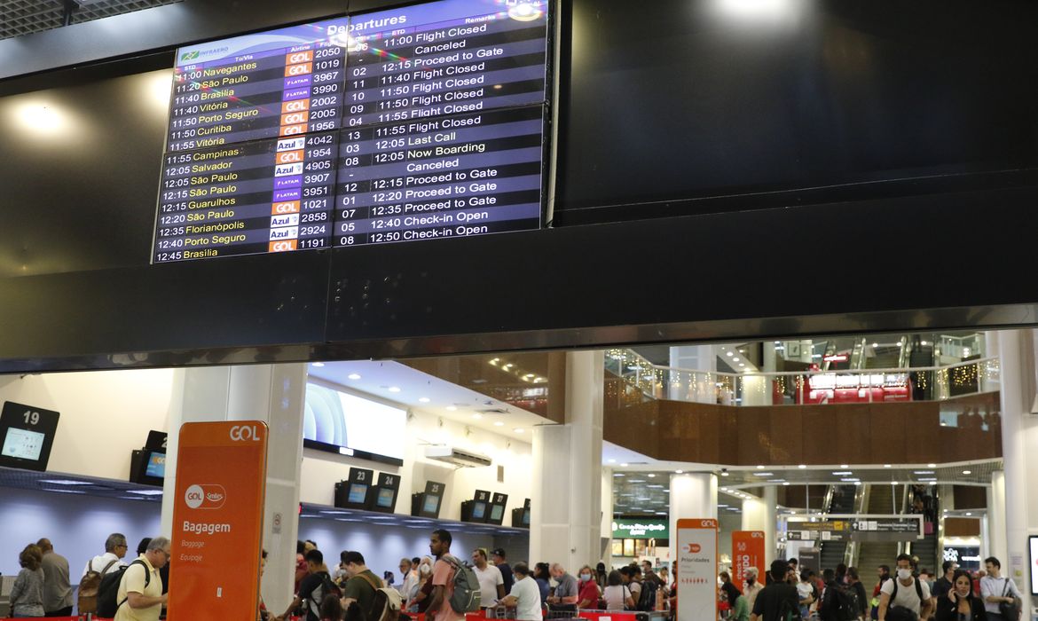 Aeroporto Santos Dumont é liberado para pousos e decolagens