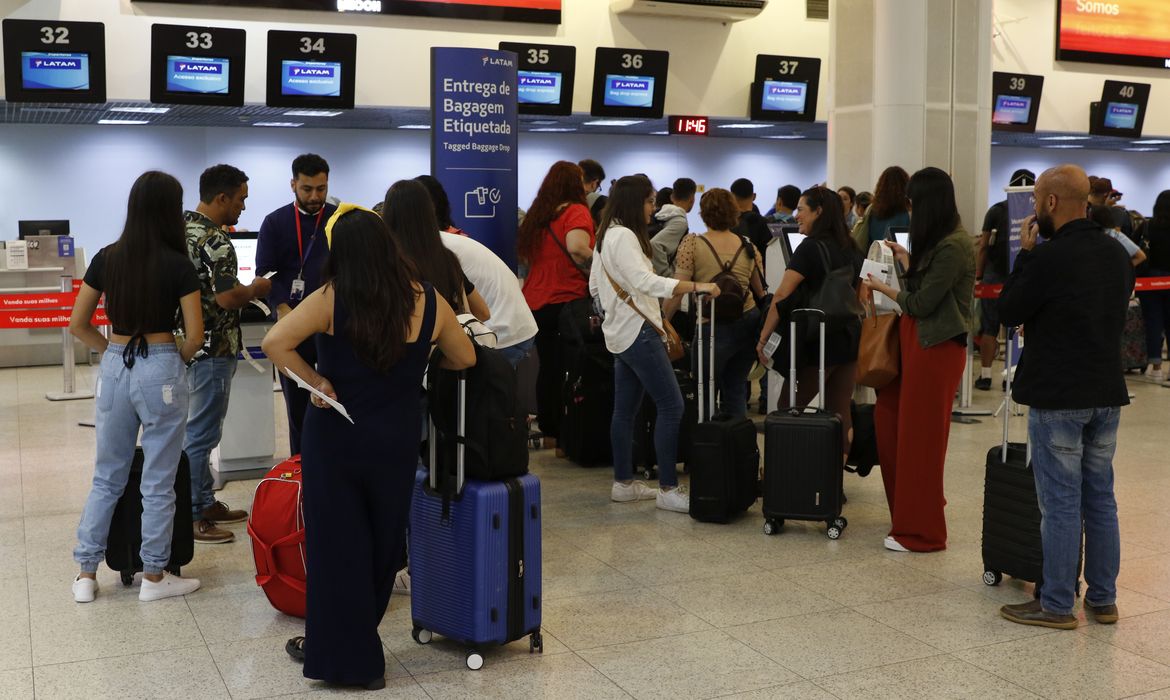 Santos Dumont opera normalmente, após 13 voos cancelados nesta sexta
