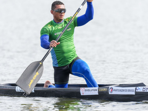 Isaquias Queiroz &eacute; campe&atilde;o mundial no C1 500m na Pol&ocirc;nia