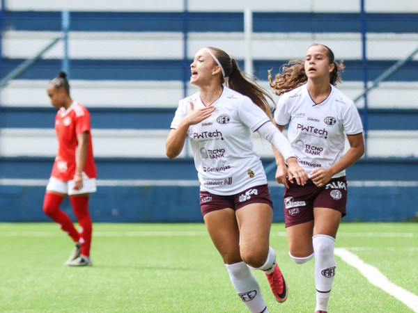 Ferrovi&aacute;ria &eacute; campe&atilde; brasileira sub-17 feminina