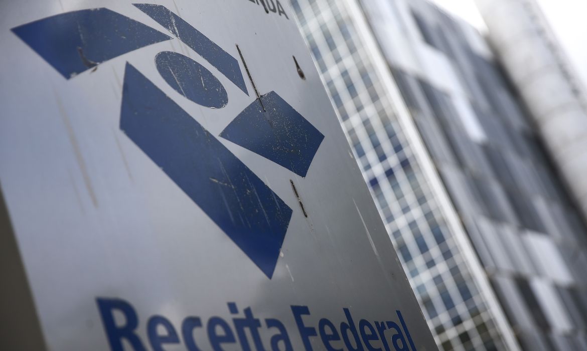 Receita paga nesta segunda último lote de restituição do IR 2026