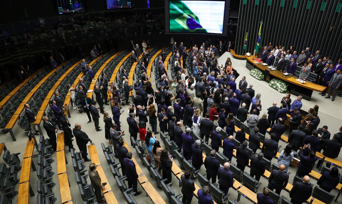 Câmara deve decidir sobre "taxa das blusinhas" nesta segunda