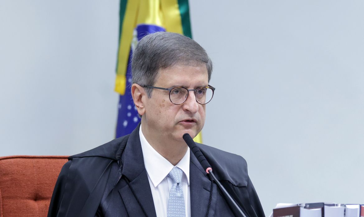 PGR pede anulação de investigação sobre conversas de Moraes e Vorcaro