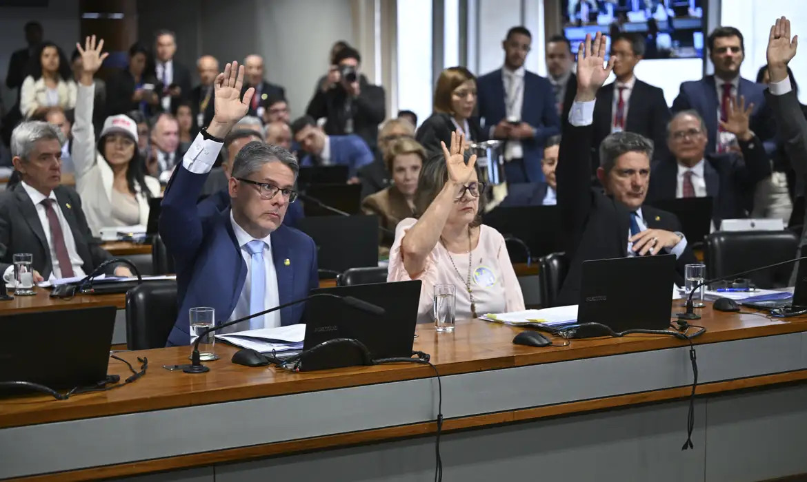 CCJ do Senado aprova texto-base da PEC da Segurança Pública