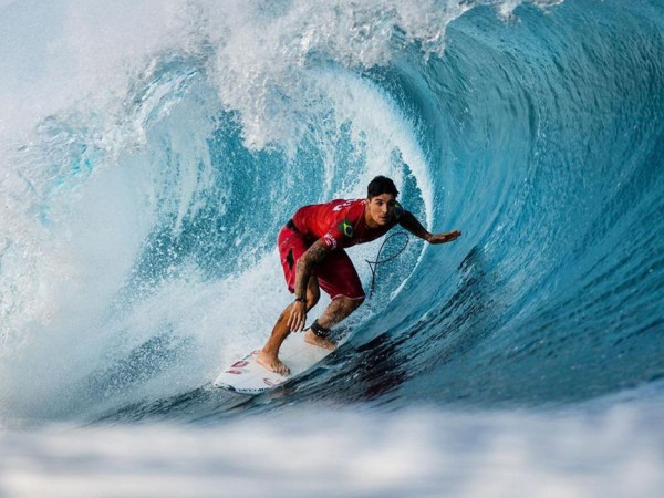 Mesmo com nota 10, Medina &eacute; vice-campe&atilde;o da etapa de Fiji da WSL
