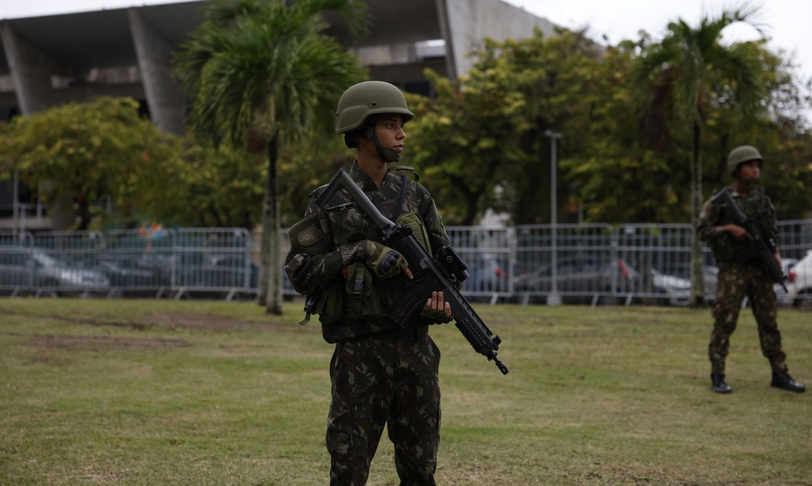 Tropas militares vão reforçar locais de votação no Rio de Janeiro