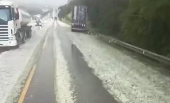 Forte chuva de granizo na tarde desta terça-feira em Mafra
