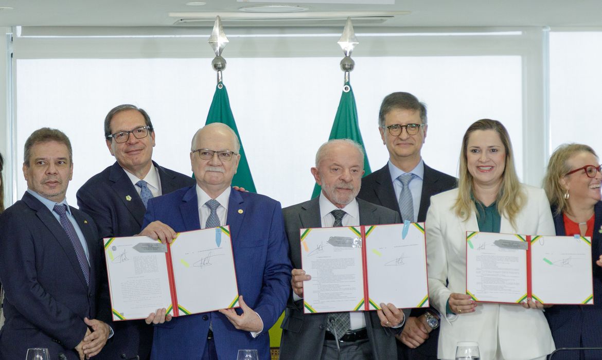 Governo sanciona leis que criam e reestruturam fundos para a Justiça 
