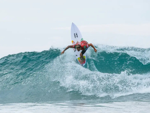 WSL exclui etapa de Abu Dhabi do circuito mundial de surfe deste ano