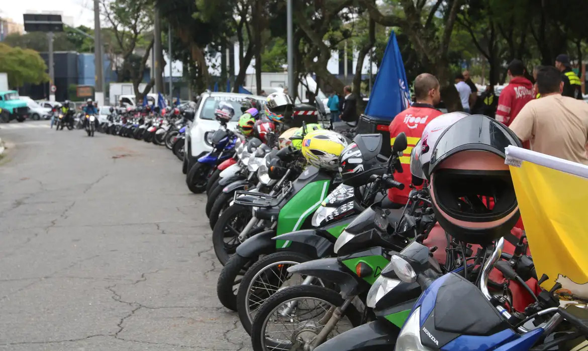 Apenas 1 em cada 5 motociclistas de app tem cobertura previdenciária