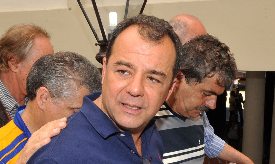 Cabral é condenado por esquema de regalias durante prisão no Rio