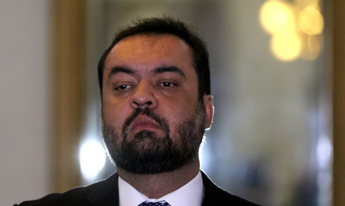 PF afirma que Castro recebeu adega, mansão e caviar para ajudar Refit