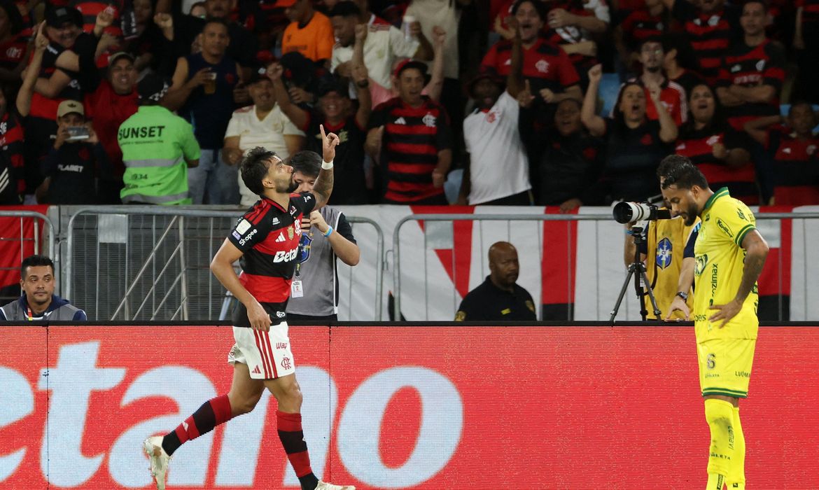 Rádio Nacional transmite Remo e Flamengo pelo Brasileirão hoje