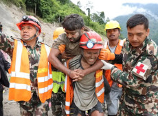 Equipes de resgate do Nepal buscam 900 trabalhadores de hidrel&eacute;tricas