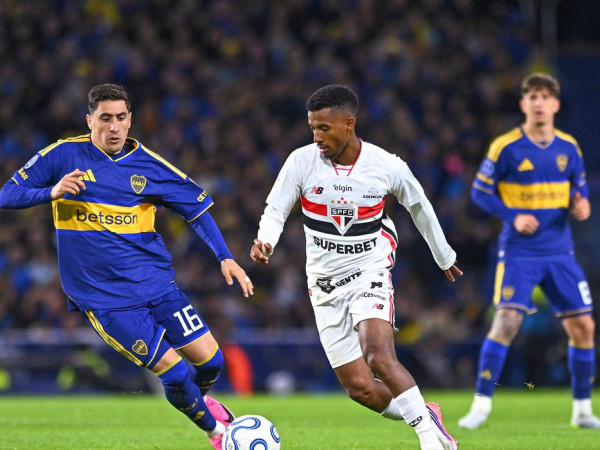 Ex-Palmeiras marca e S&atilde;o Paulo perde do Boca Juniors na Sul-Americana