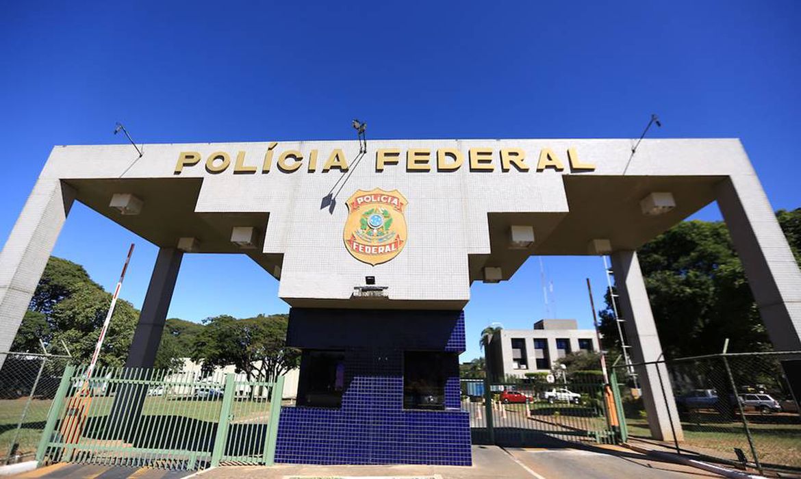 Sindicato de servidores da PF manifesta apoio a diretores afastados