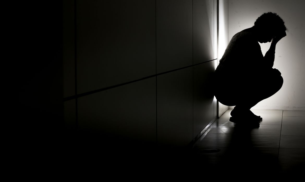 Prevenção ao suicídio: profissionais de saúde destacam riscos com bets