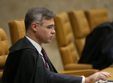 Mendon&ccedil;a levanta sigilo de quase 40 processos no STF