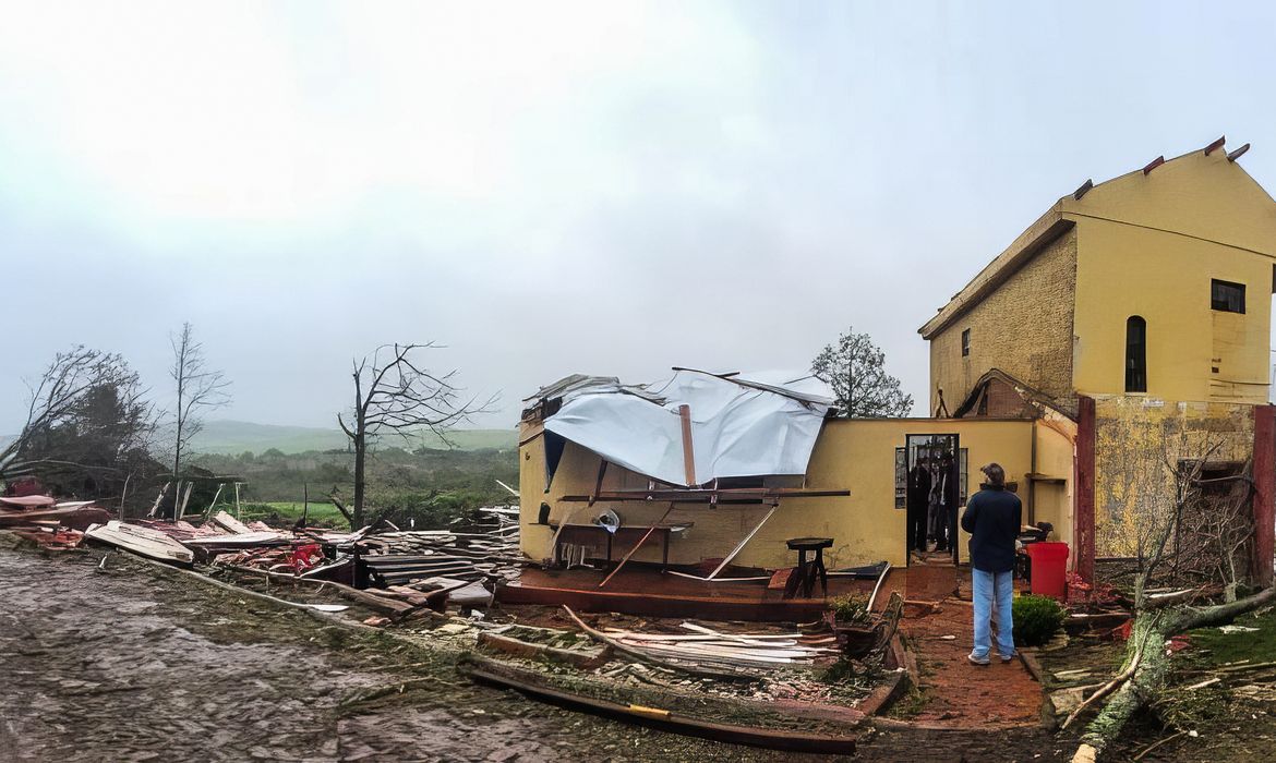 Inmet lança alerta de ciclone extratropical na Região Sul esta noite