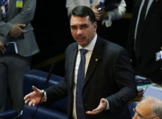 Defesa de Fl&aacute;vio Bolsonaro tentou levar caso Dark Horse a Mendon&ccedil;a