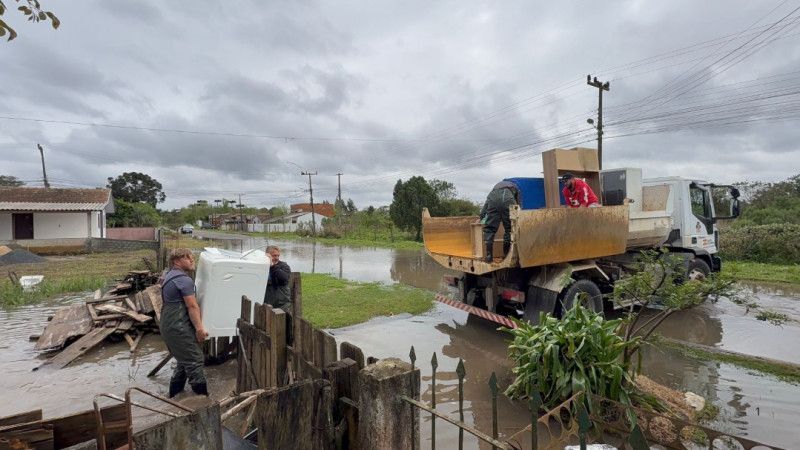 Famílias canoinhenses atingidas pelas cheias devem fazer cadastro nos Cras