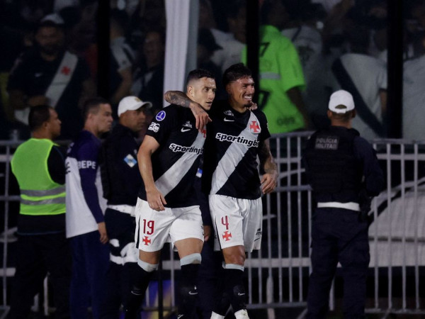 Vasco mant&eacute;m possibilidade de final brasileira na Copa Sul-Americana