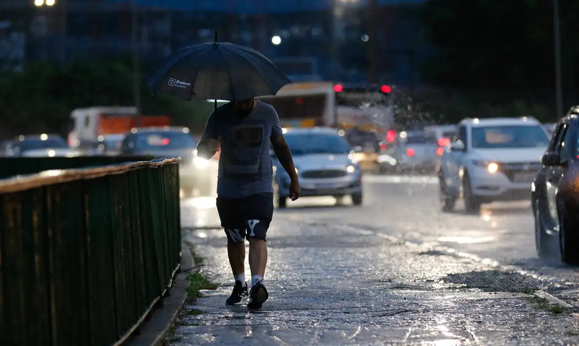 Inmet prevê final de semana de chuvas nas regiões Sul e Sudeste