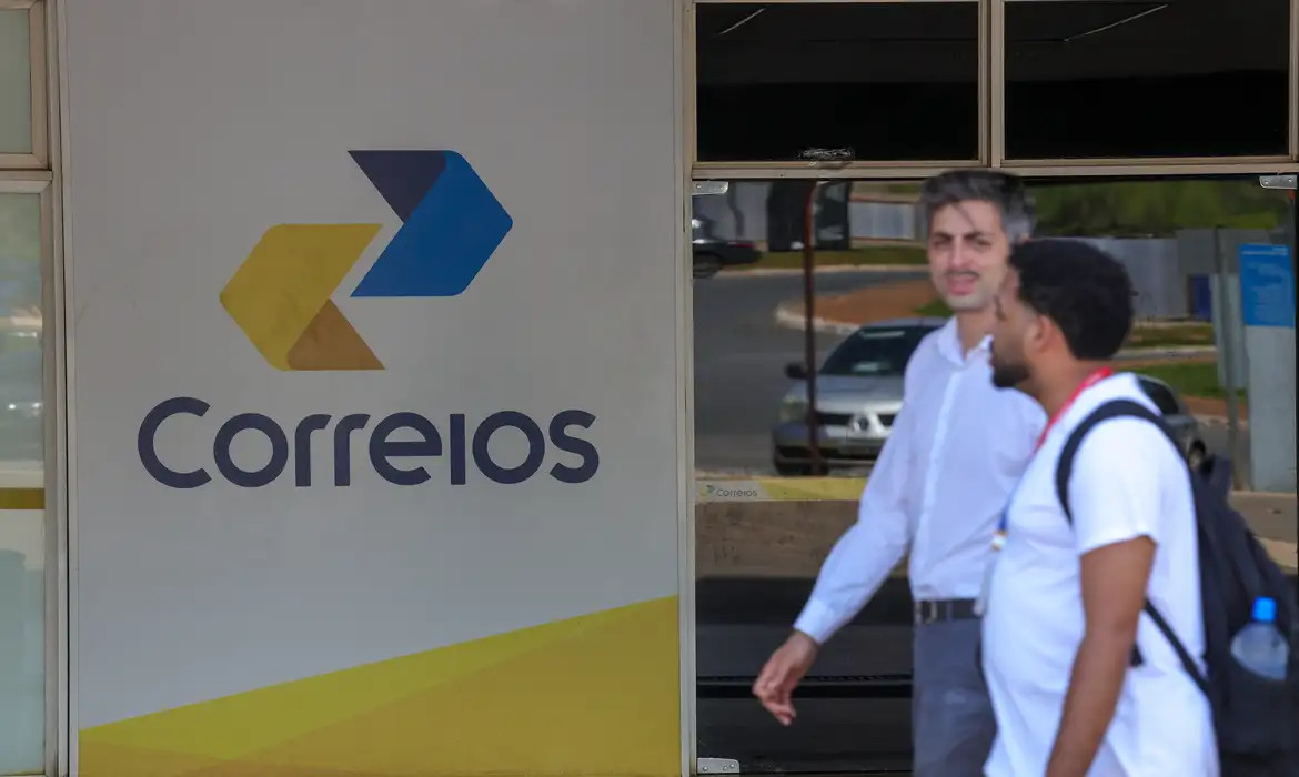 TST suspende julgamento de dissídio da greve dos Correios 