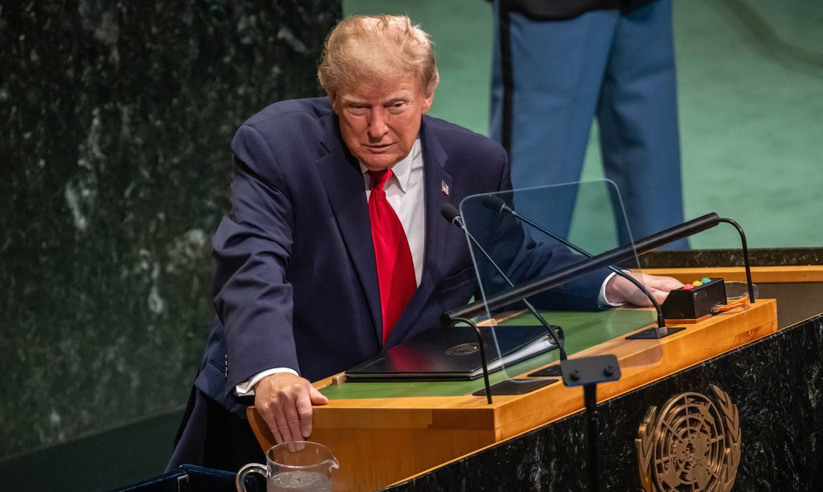 Trump rejeita limitar IA e critica governança global da tecnologia