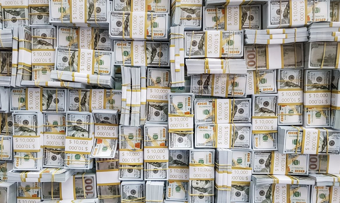 Com pessimismo externo, dólar sobe 0,47% e aproxima-se de R$ 5,20