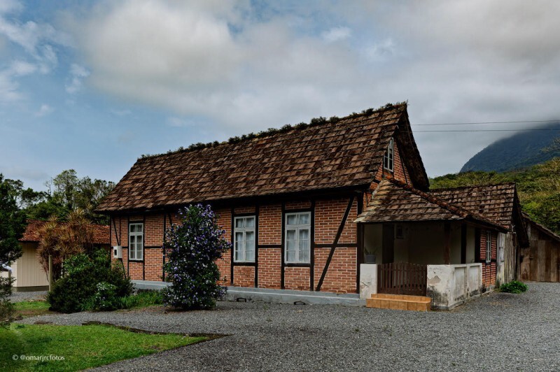 Na zona rural de Joinville, encontram-se constru&ccedil;&otilde;es como esta com mais de 90 anos.