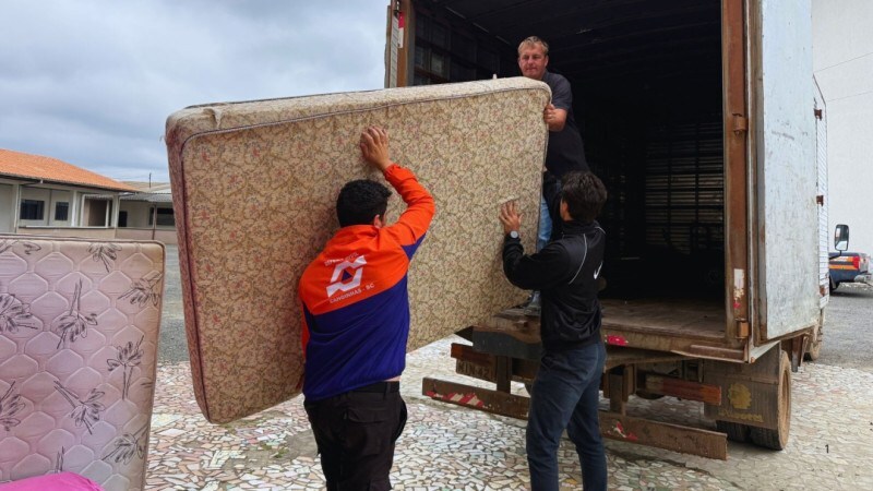 Água recua e famílias voltam para casa em Canoinhas