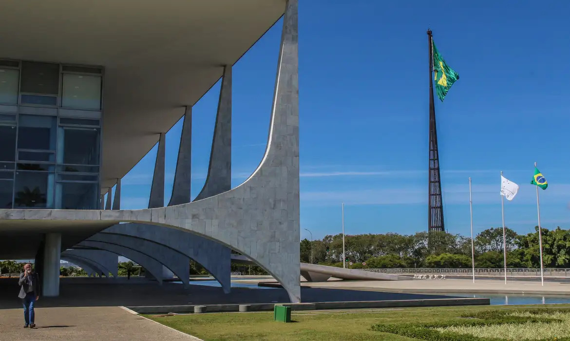 Frente de prefeitos apresenta carta com propostas aos presidenciáveis