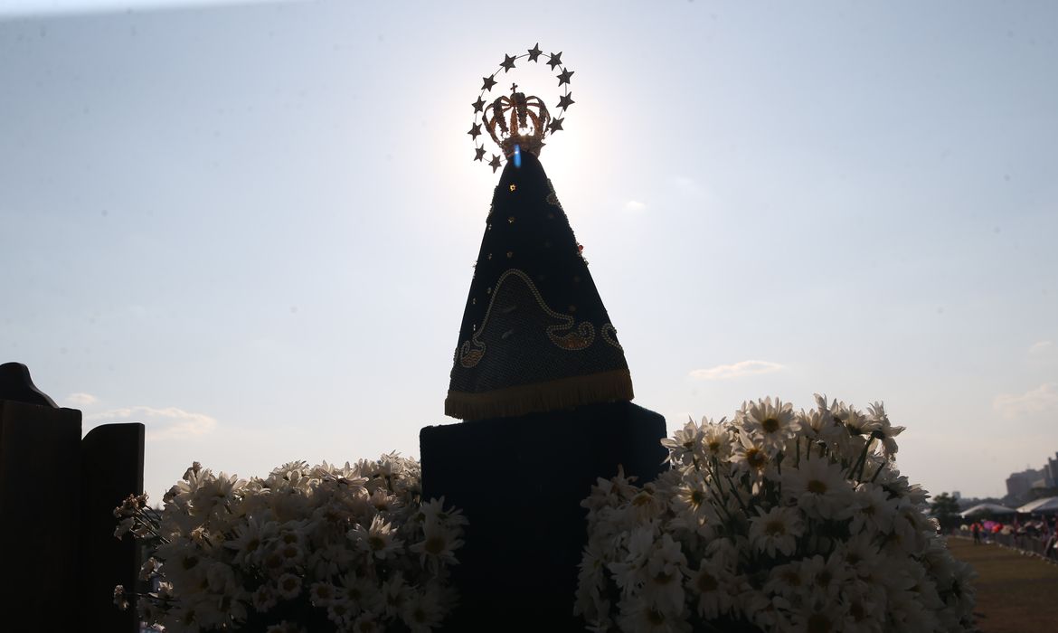 Dino manda PF investigar disseminação de ataques a imagens católicas 