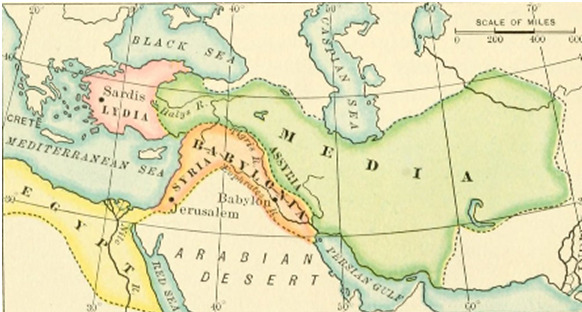 Por volta de 1200 a.e.c, na Anat&oacute;lia, territ&oacute;rio que hoje pertence a contempor&acirc;nea Rep&uacute;blica da Turquia, prosperou uma grande imigra&ccedil;&atilde;o de povos hel&ecirc;nicos (gregos), que eventualmente formariam um reino de origem Grega, conhecido por Reino da L&iacute;dia. 