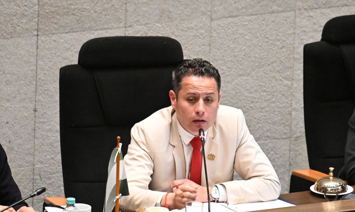 Vice-presidente da Bolívia acusa governo Paz de tramar prendê-lo