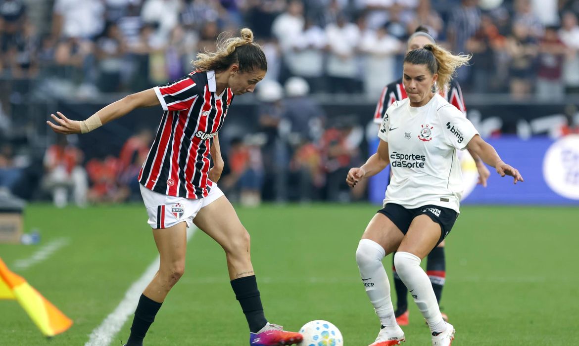 São Paulo e Corinthians decidem campeão brasileiro feminino de 2026